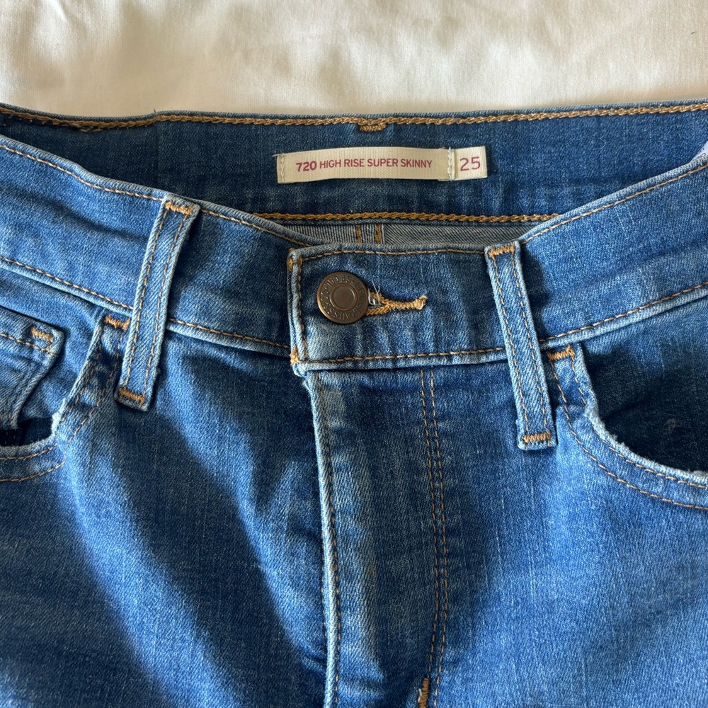Levis 720 high rise super skinny size 25